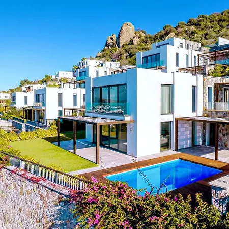 Tranquil Retreat Private Pool, Sea Views Family Paradise Villa *