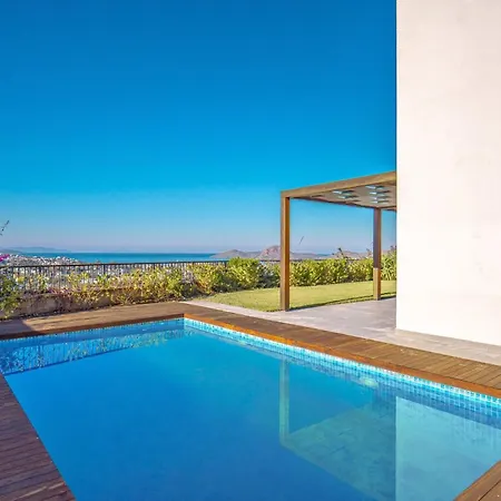 Tranquil Retreat Private Pool, Sea Views Family Paradise